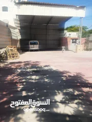  4 ساحه  مع  بركس وغرفه  مساحة 300  متر