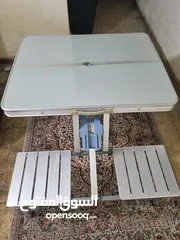  5 طاوله مع اربعة كراسي تصلح للرحلات والحدائق