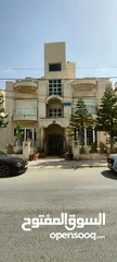 2 روف 142 متر بسند تسجيل مستقل قرب تاج مول في عبدون للبيع من المالك