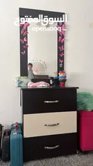 2 تخت وتواليت بحاله جيده العنوان جبل الحسين شارع نابلس