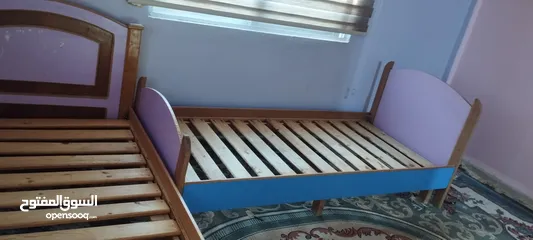  4 تخت للبيع بحالة الوكالة خشب ثقيل