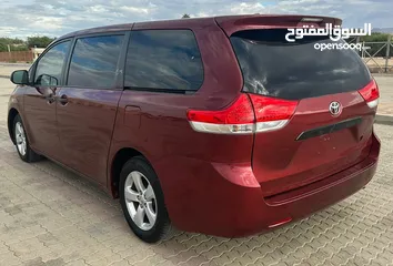  5 TOYOTA SIENNA 2014