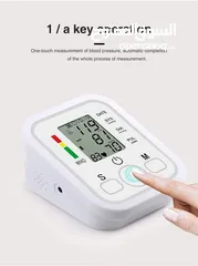  5 جهاز قياس ضغط الدم الناطق الإلكتروني و نبضات القلب مع وظيفة الصوت شاشة LCD كبيرة جهاز الضغط دم ناطق