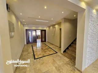  4 4 Bedrooms Villa for Sale in Mawaleh REF:1066AR