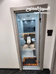  13 مكتب فخم للإيجار أو البيع