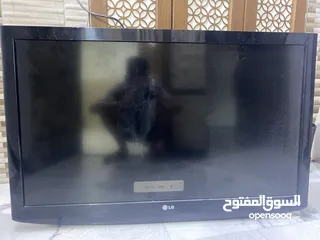  1 تلفزيون من شركه LG حجم 42 بوصه