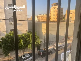  3 شقة للإيجار في جبل النزهه من المالك
