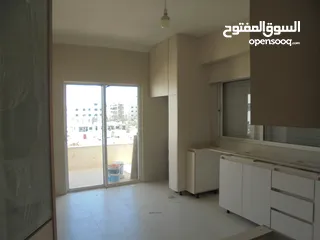  4 شقة خلف مديرية الامن العام وجامعة البتراء 200م مربع للبيع (3 دقائق عن شارع المطار)