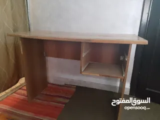  4 تختين مفرد وسرير اطفال حديد ومكتب خشب للبيع