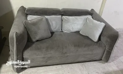  4 ‎3 + 2   لون جردوني نظاف  عدد Sofa  2  صنع امريكي من ابيات