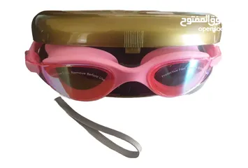  1 نظارة سباحة (سيما) علبة ذهبية.