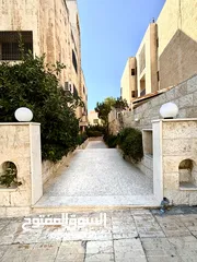  1 شقة الأحلام في أم أذينة الغربية – خصوصية، إطلالات، وأناقة بلا حدود