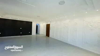  4 للبيع شقة جديدة لم تُسكن من قبل في منطقة الزهور، بموقع حيوي وقريب من جميع الخدمات