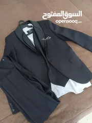  1 بدلة عريس جديدة ملبوسه نص ساعه فقط معها جميع اغراضها