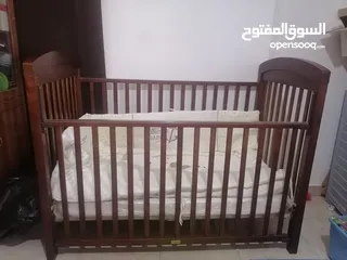 1 سرير بيبي للبيع ماركة جونيور