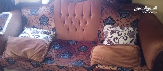  1 طقم كنب 7مقاعد مستعمل بحاله ممتازه لا يحتاج لاي صيانه