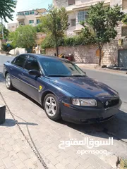  4 سياره فولفو 2001 للبيع 4 جيد بنزين