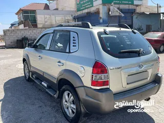  2 هيونداي توسان بحالة ممتازة جدا فحص كامل 7 جيد ومالك اول بالاردن للبيع