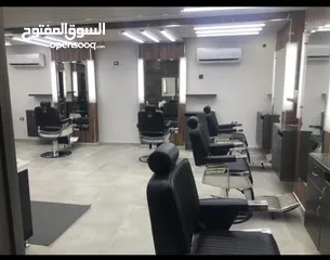  1 محل حلاقة رجالي للبيع / طلوع بلديه الجبيهه بالقرب من بنك الإسكان