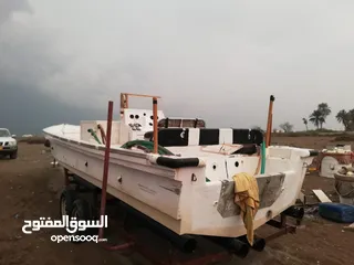  4 قارب مسطح 33 قدم مصنع وادي حام كلباء 2017 القارب فية محياة للسمك الحي 2 و واحد كبير فوق وثلاجة على