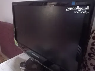  1 كمبيوتر وشاشة تلفاز أزوز