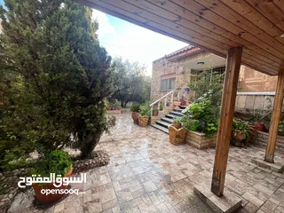  4 منزل مستقل من طابقين منفصلين على شارعين مع حديقة في مدينة إربد للبيع
