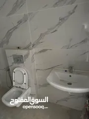  3 شقة بإطلالة مميزة.. تجهيز ديلوكس.. غرفتين مع صالة واسعة ومطبخ وبلكون بإطلالة جذابة