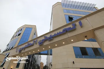  16 عيادة مساحة 58م (8) فاخرة للبيع من المالك في الشميساني جانب التخصصي (مجمع الحسيني الطبي)