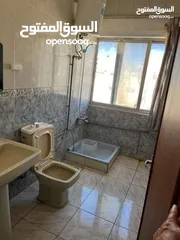  5 شقه فارغه للايجار