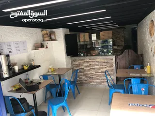  3 مطعم معجنات ومناقيش وبيتزا للبيع بمنطقة المطاعم الدوار السابع