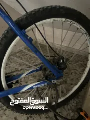  3 بسكليت غيارات لوون ازرق سرعات 8 خلفي و 3 امامي بركات امامي وخلفي  فحمات ممتازه