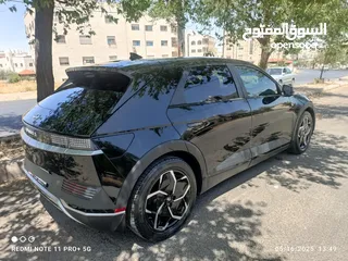  26 سياره موديل 2022 ايونك 5 كهربائيه لون اسود ميتاليك دفع رباعي اكبر بطاريه تمشي فوق 550 كيلو سبعه جيد