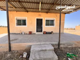  9 قطعة أرض وبيتين  ومزرعه جاهز للسكن