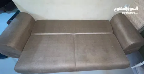  3 قطعة واحدة... وظيفتين، كنباي تتحول لسرير