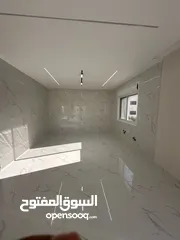  26 شقة طابق اخير مع روف فاخرة في اجمل مواقع طبربور من المالك مباشرة