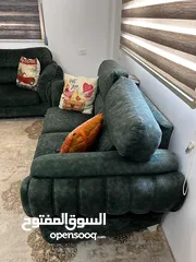  6 أثاث نظيف ( غرفة نوم ، غرفة جلوس ، غرفة ضيوف مع سفره ) شبه جديد