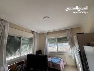  13 شقة طابق اخير 220م للبيع ضاحية الرشيد