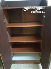  2 خزانة احذية ، طاولة متحركة ، مكتب حديد ، مكنسة كهرباء هيتاشي