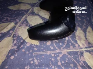  8 يد بلايستيشن 5 سوداء شبه الأصلية مستعملة بحالة ممتازة جداً، أداء عالي وسعر مناسب جداً