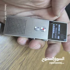  1 جهاز تسجيل صغير