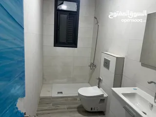  5 شق للبيع طابق ارضي مع حديقه