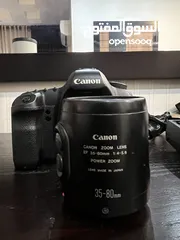  4 كاميرا 5D مستخدمه استخدام خفيف معها عدسه 300mm وعدسه 80-35 اوتوماتيك  وشاحن اصلي وشنطه اصليه