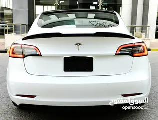  25 تيسلا 2022 model 3 فحص كامل 4 جـــيـــد بدون ملاحظات بودي (كرت ابيض) بحالة الوكالة بسعر لقطة ومحرووق