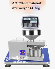  4 ماكنات استخلاص زيوت طبيعيه.     حجم كبير صناعي 900د    حجم وسط 450 التواصل واتس فقط وليس مكالمات