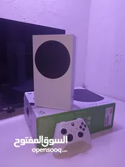  3 السلام عليكم Xbox series s للبيع نضيف ما مفتوح صارلي شهرين من أخذته والجهاز ملحقاته كامله وبيه العاب