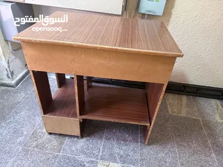  4 طاوله مكتب مستعمله عمان ضاحيه الياسمين