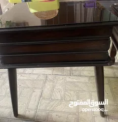  3 طاولات خشب ثقيل مع قزاز للبيع
