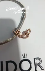  6 PANDORA Silver bracelet with heart-shaped clasp with some charms سوار باندورا فضة بشكل قلب مع إضافات