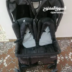  1 عربية توأم بجانب بعض ماركة مذر كير