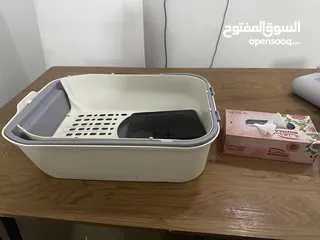  4 للبيع ليتر بوكس مغلق جديد/ litter box fully enclosed